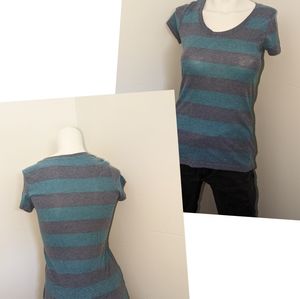 Kirra size small T-shirt